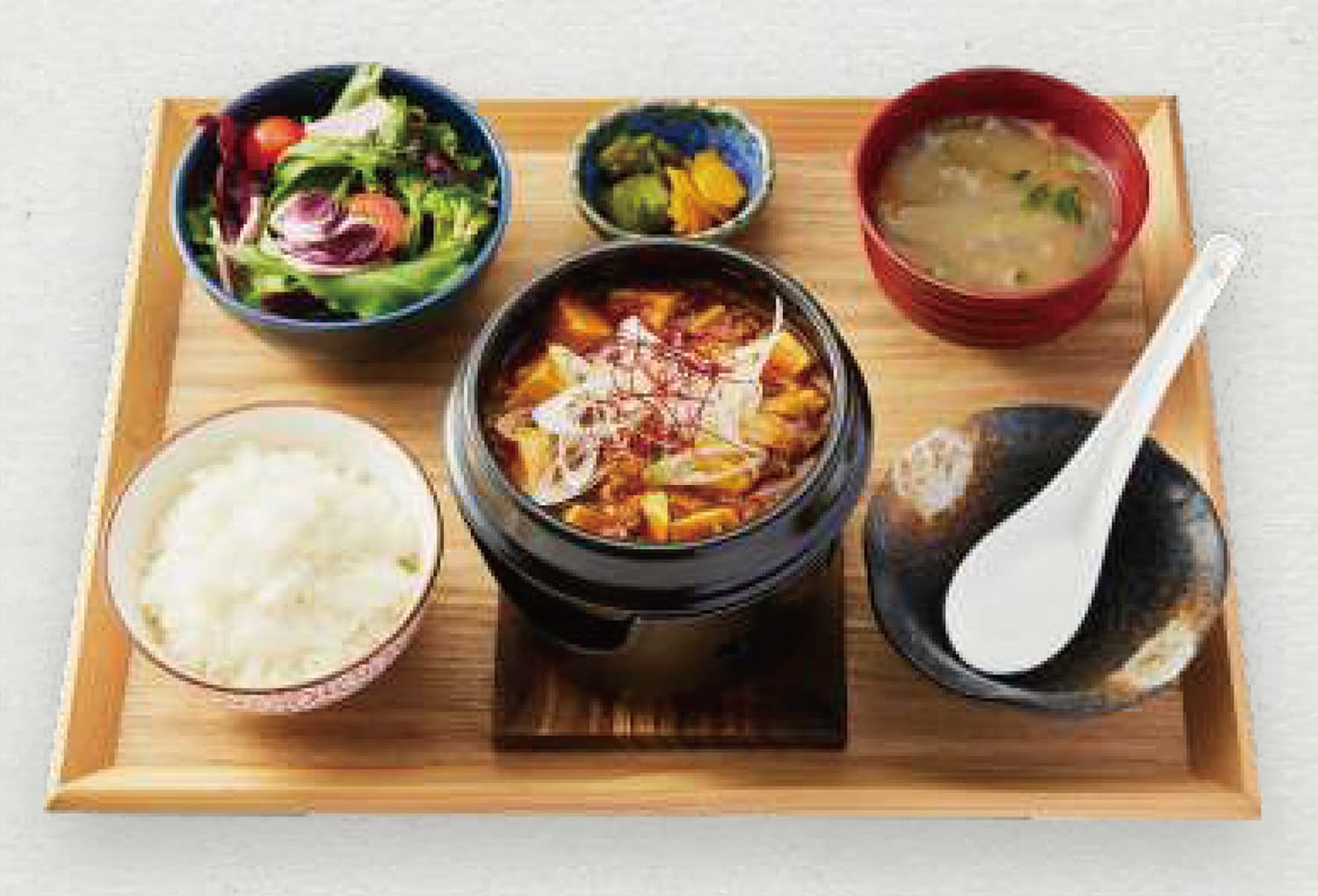 Stir-fried set meal with plenty of meat and vegetables