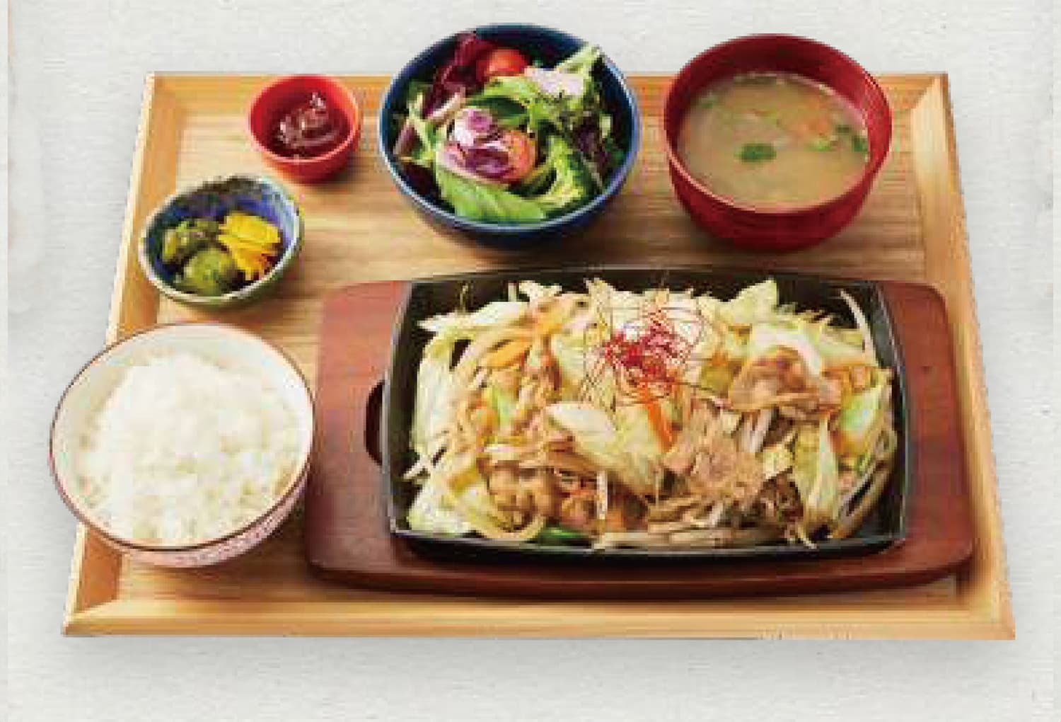 Stir-fried set meal with plenty of meat and vegetables